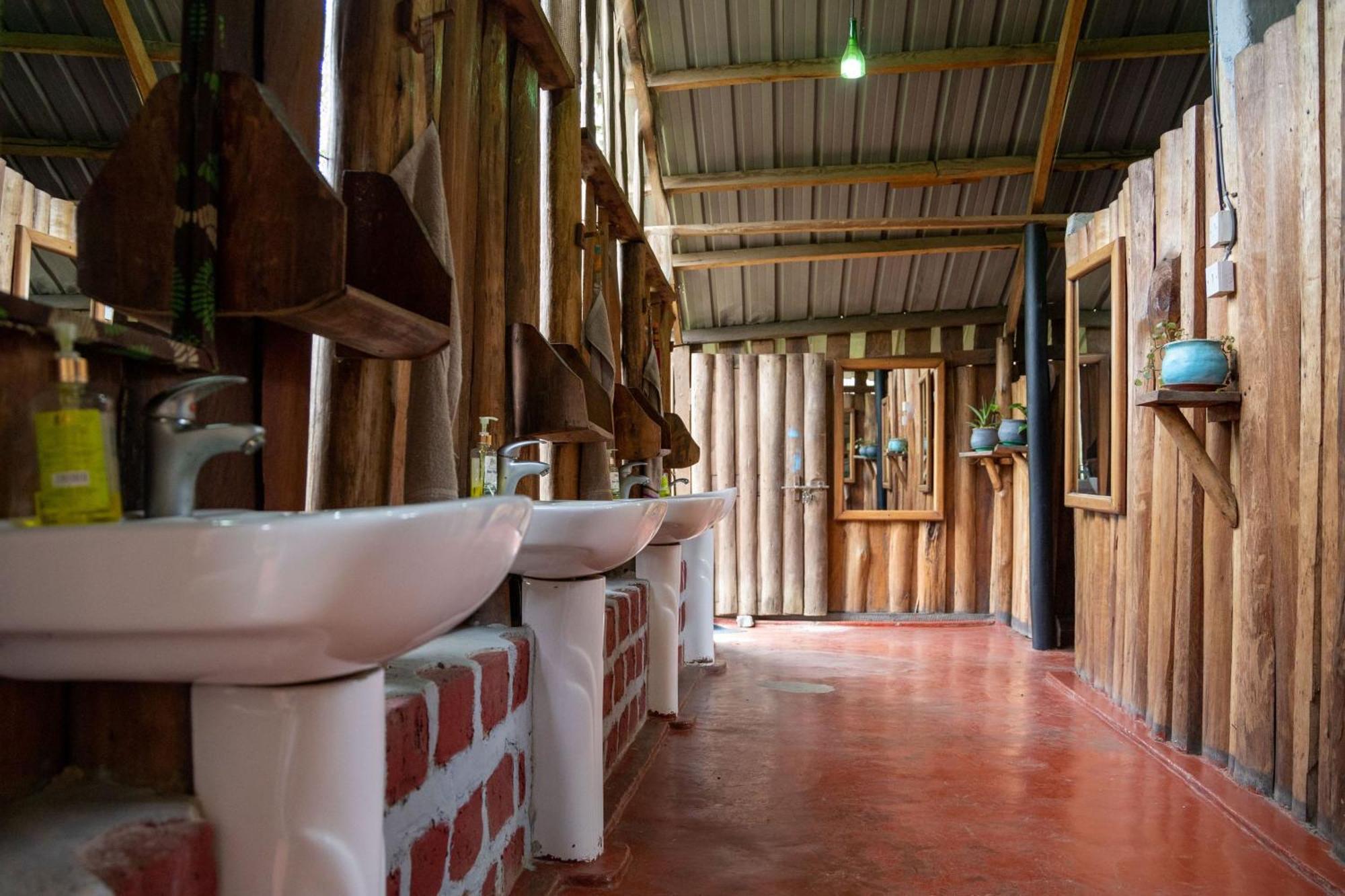 Kalitusi Nature Resort Fort Portal Экстерьер фото